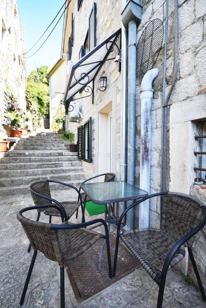 Vila Kula 1830 Apartments ヘルツェグ・ノヴィ エクステリア 写真