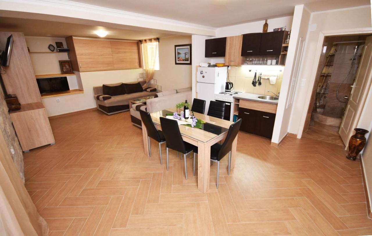 Vila Kula 1830 Apartments ヘルツェグ・ノヴィ エクステリア 写真