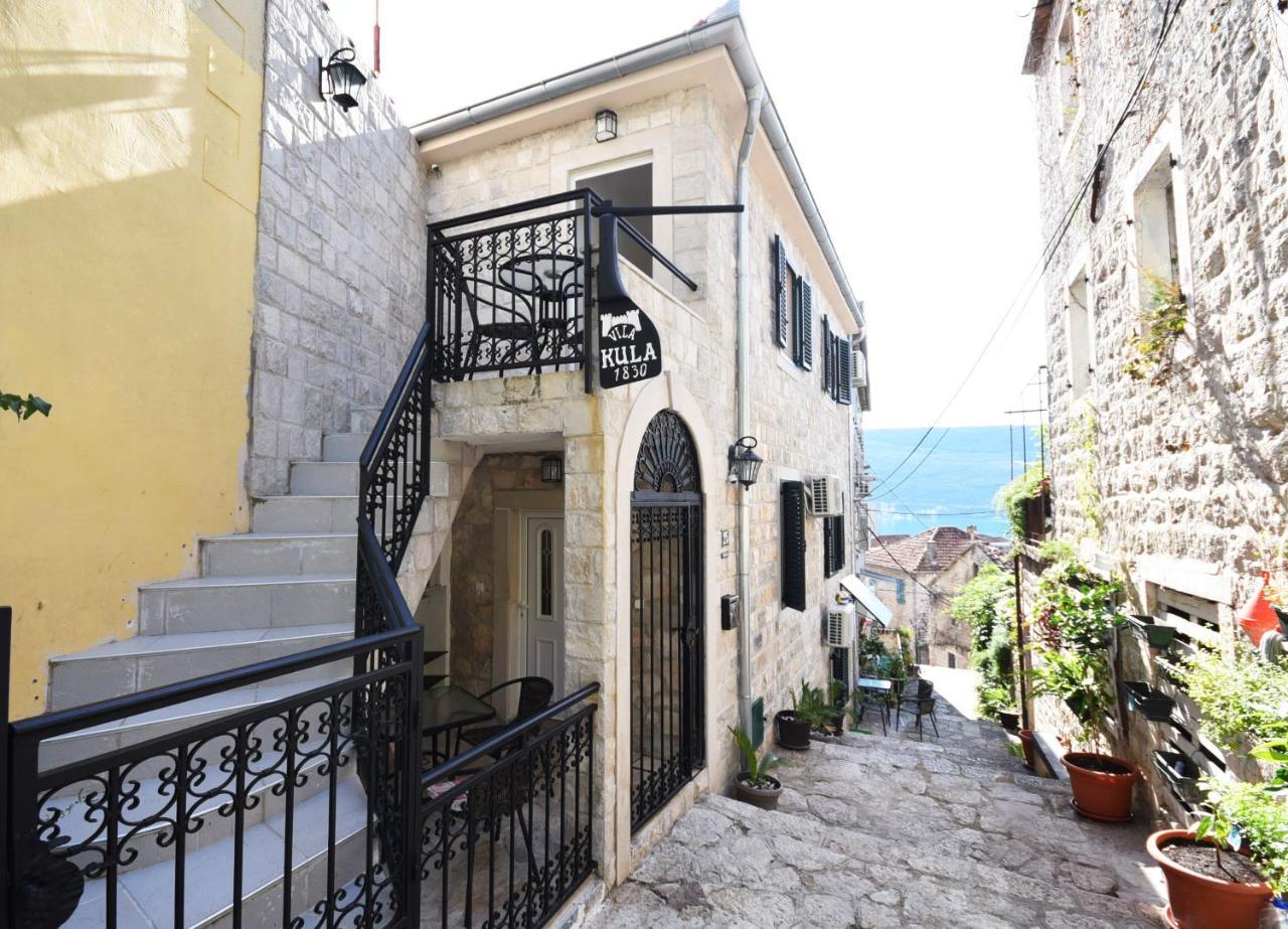 Vila Kula 1830 Apartments ヘルツェグ・ノヴィ エクステリア 写真