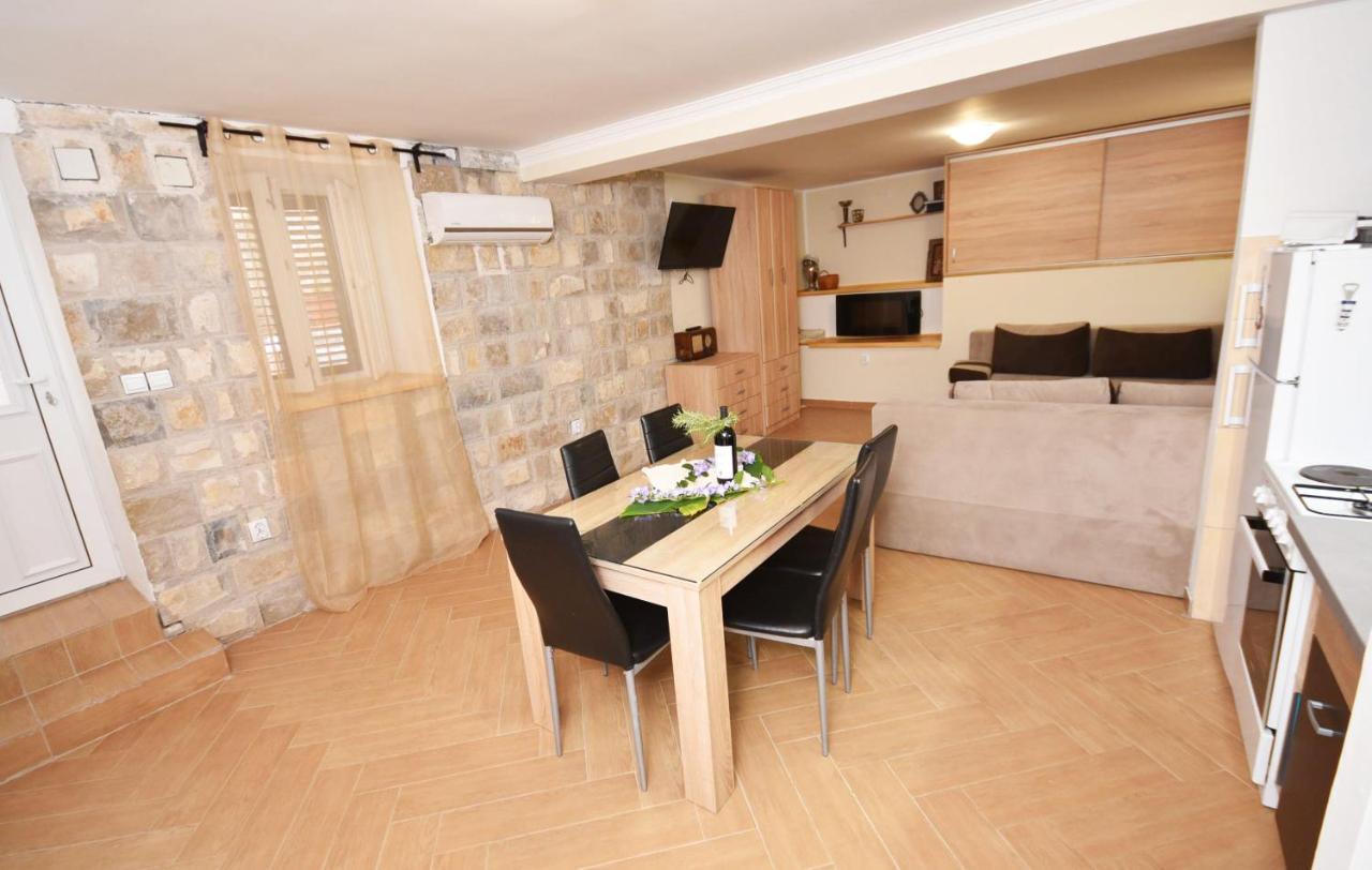 Vila Kula 1830 Apartments ヘルツェグ・ノヴィ エクステリア 写真