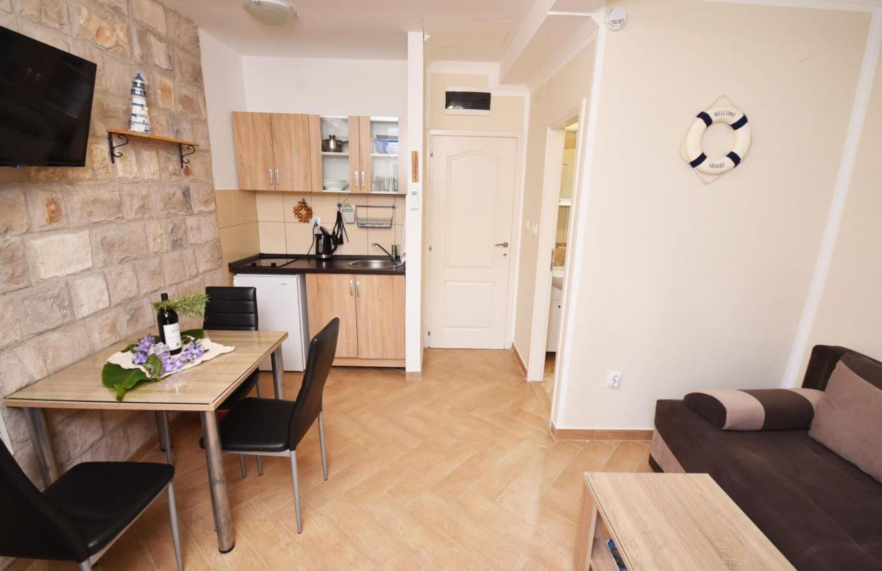 Vila Kula 1830 Apartments ヘルツェグ・ノヴィ エクステリア 写真