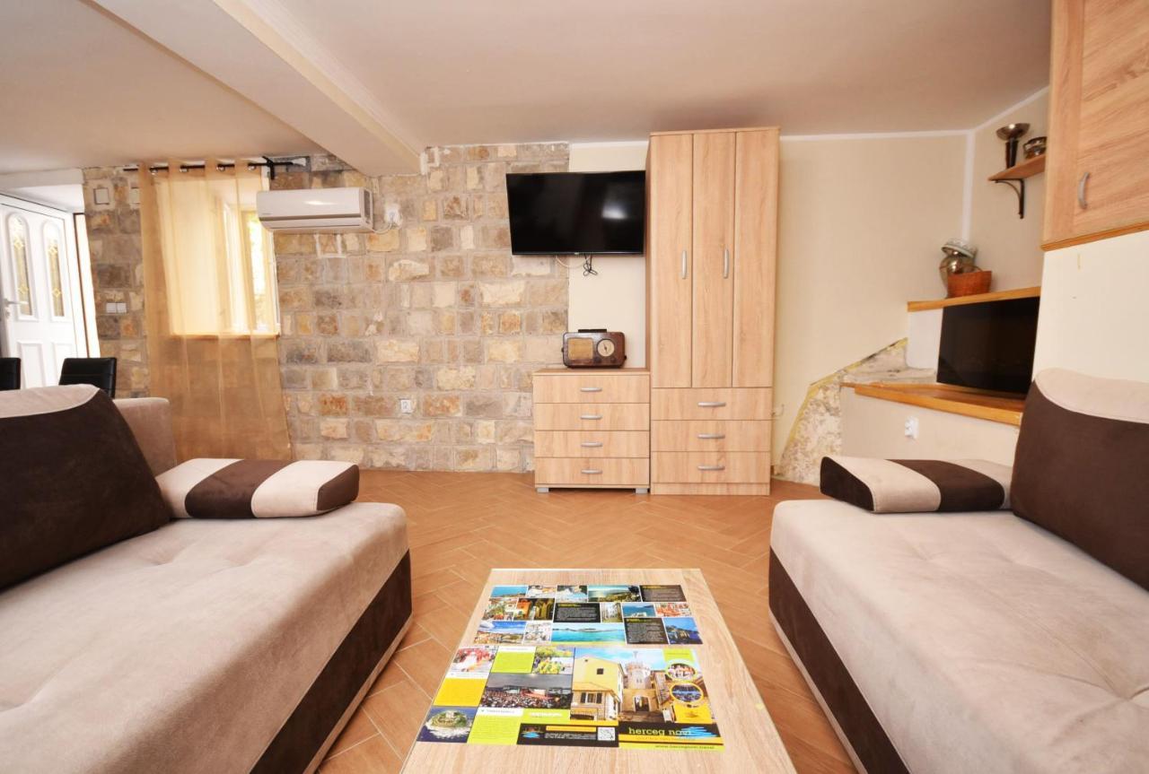 Vila Kula 1830 Apartments ヘルツェグ・ノヴィ エクステリア 写真