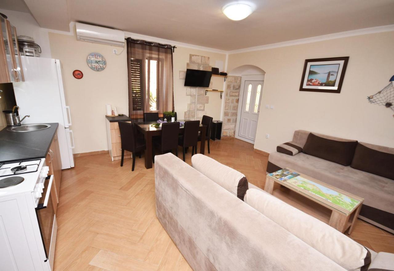 Vila Kula 1830 Apartments ヘルツェグ・ノヴィ エクステリア 写真